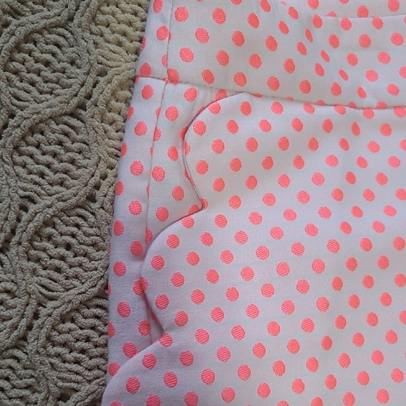 NWOT J. Crew White & Pink Polka Dot Shorts with Scalloped Pockets - Size 12 - Picture 4 of 8